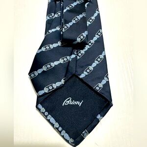 Brioni Men’s Silk Tie Navy Floral Chain Pattern Made In Italy Luxury Necktie